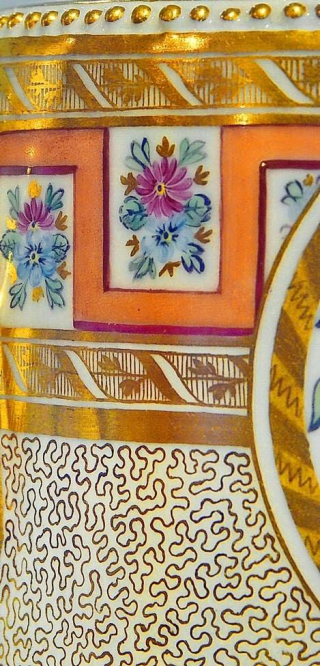 Фрагмент полихромной росписи чайника и орнамента вермикуле. 
