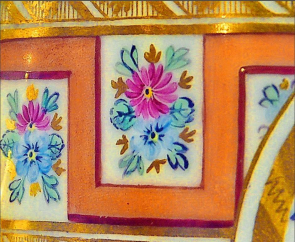 Фрагмент надглазурной цветочной росписи.