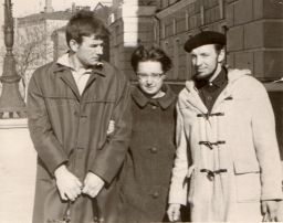 Л.Н. Потапов, Л.В. Потапова, М.А. Шураев. I курс орловского худграфа.  Из личного архива Потаповых