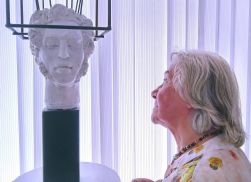 Л. М. Алексеева на выставке произведений А.Н. Бурганова  в Орловском музее изобразительных искусств