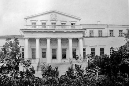 Особняк в усадьбе В. Я. Солдан (Есиповой), проданной хозяйкой в 1828 г. акционерному обществу Лодера и его компаньонов. Фотография 1912 г.