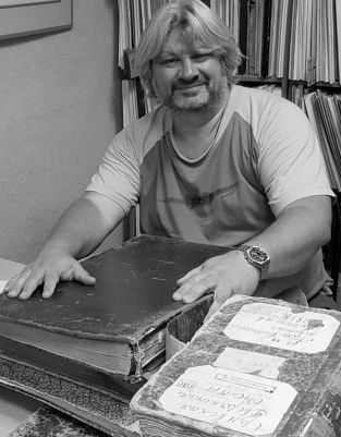 Алексей Олегович Белов-Скарятин в читальном зале Государственного архива Орловской области. 2017. Фото А.М. Полынкина. Фрагмент