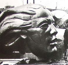 В. И. Мухина. Рабочий и колхозница. 1937. Фрагмент.