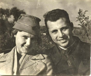 Александра Павловна и Андрей Ильич. Май 1941?